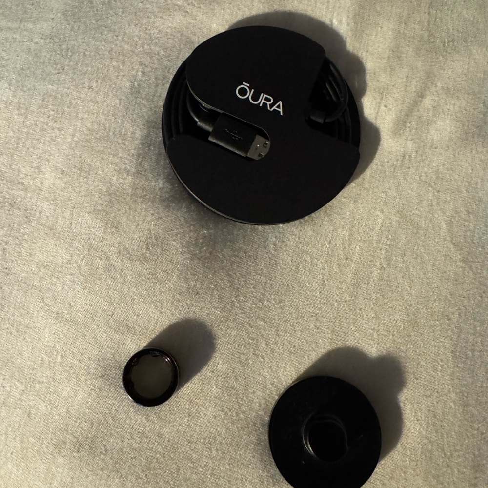 Oura Gen3 Black Horizon Size 8 & Charging Pad